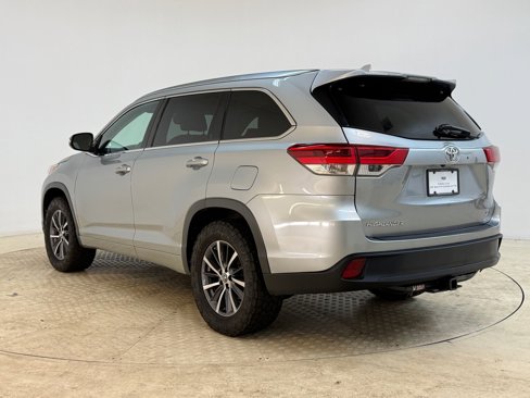 Used 2018 Toyota Highlander XLE image 3