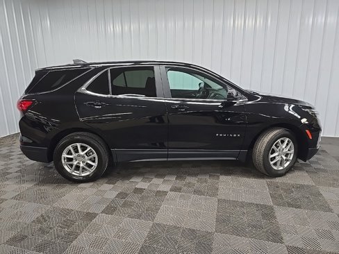Used 2022 Chevrolet Equinox LT image 2