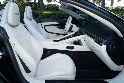 Used 2025 Aston Martin DB12 Convertible image 18