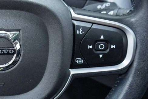 Used 2020 Volvo XC60 T6 Momentum image 18