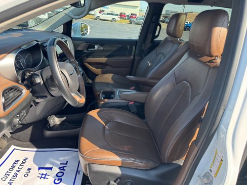 Used 2017 Chrysler Pacifica Limited image 13
