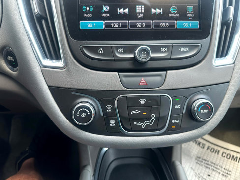 Used 2016 Chevrolet Malibu LT image 15