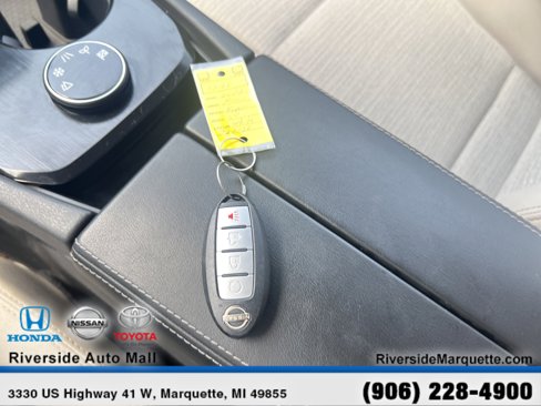 Used 2022 Nissan Rogue SV image 26