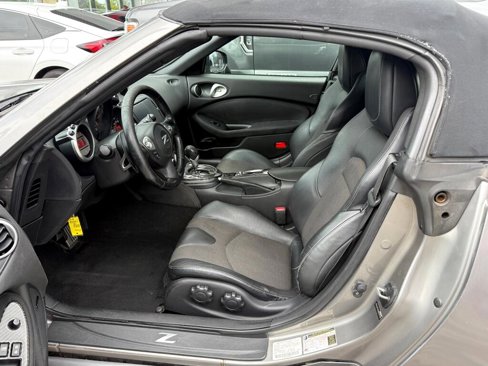 Used 2010 Nissan 370Z Touring image 21