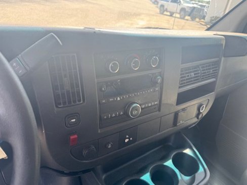 Used 2015 GMC Savana 2500 image 9