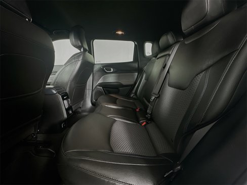 Used 2024 Jeep Compass Latitude image 22
