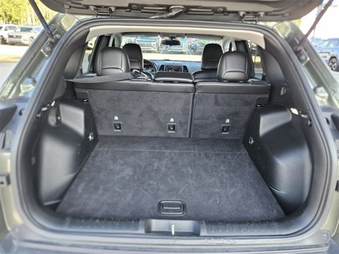 Used 2019 Jeep Cherokee Latitude Plus w/ Cold Weather Group image 9