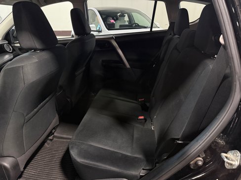 Used 2018 Toyota RAV4 LE image 14
