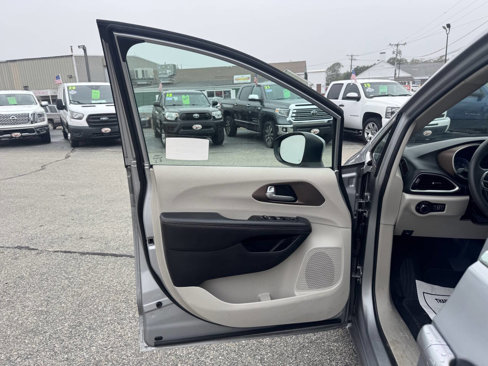 Used 2017 Chrysler Pacifica LX w/ Tire & Wheel Group image 16