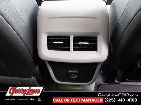 Used 2024 GMC Terrain SLT image 20