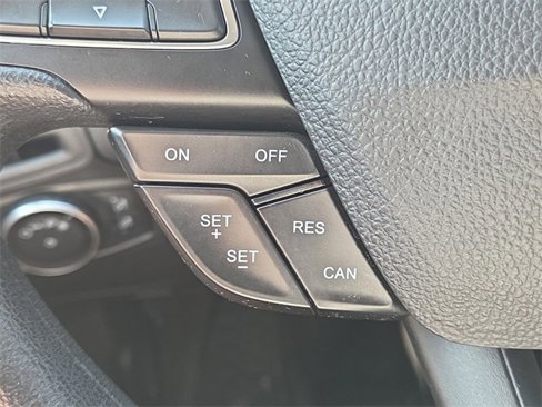 Used 2017 Ford Focus SEL image 37