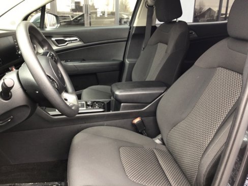 Used 2023 Kia Sportage LX image 3