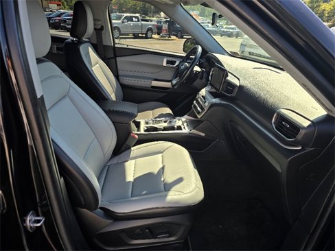Used 2021 Ford Explorer XLT w/ Equipment Group 202A image 14