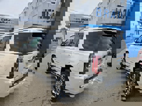Used 2015 GMC Yukon Denali w/ Premium Package image 2