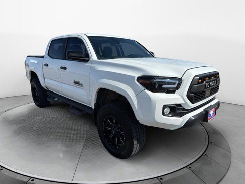 Used 2018 Toyota Tacoma SR5 image 7