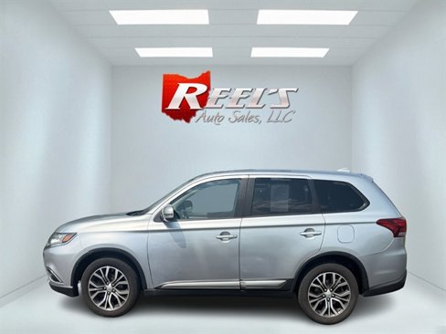 Used 2017 Mitsubishi Outlander SE image 36