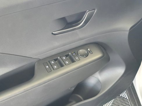 Used 2025 Hyundai Kona SEL image 19