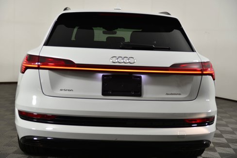 Certified 2022 Audi e-tron Premium w/ Convenience Plus Package image 8