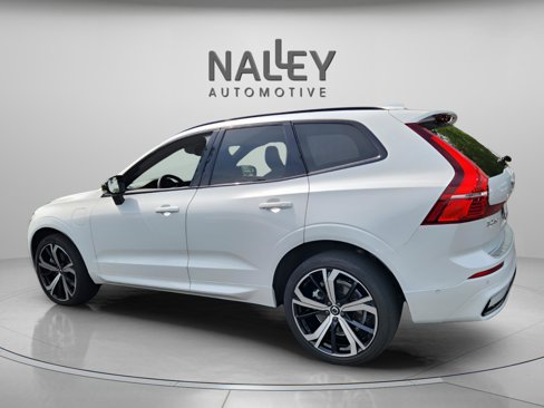 Used 2022 Volvo XC60 T8 R-Design w/ Advanced Package image 3