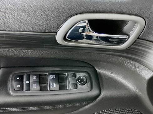 Used 2019 Jeep Grand Cherokee Altitude image 16