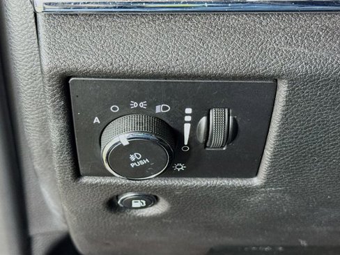 Used 2019 Jeep Grand Cherokee Limited w/ Luxury Group II image 13