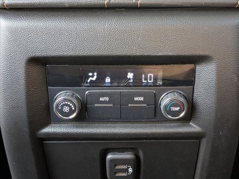 Used 2020 Chevrolet Traverse LT image 17