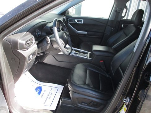 Used 2023 Ford Explorer XLT w/ Equipment Group 202A image 11