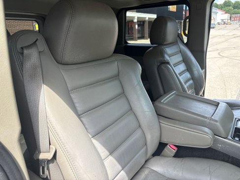 Used 2003 HUMMER H2 Luxury w/ Preferred Equipment Group image 46