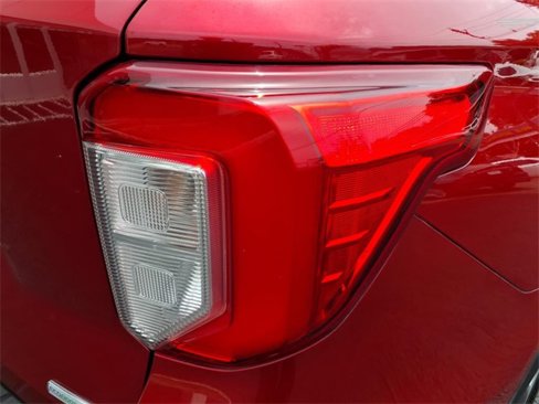 Used 2020 Ford Explorer XLT w/ Equipment Group 202A image 11