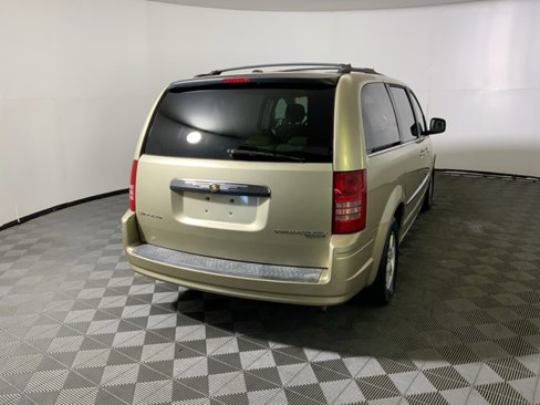 Used 2010 Chrysler Town & Country Touring w/ Family Value Group image 7