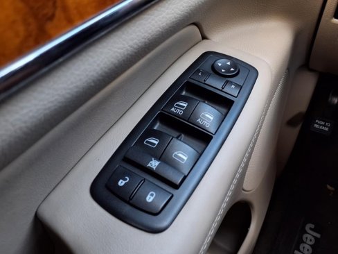 Used 2013 Jeep Grand Cherokee Overland w/ Advance Technology Group image 10