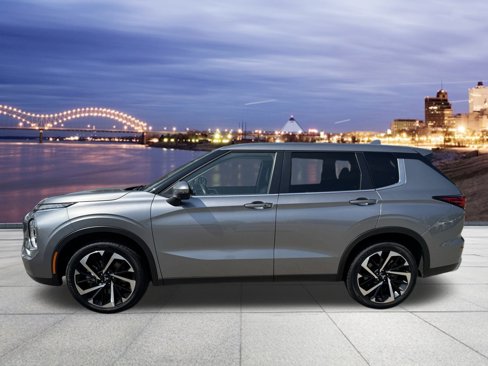 Used 2024 Mitsubishi Outlander SE image 2
