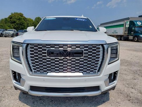 Used 2024 GMC Yukon Denali w/ Advanced Technology Package image 2