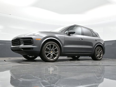 Certified 2020 Porsche Cayenne E-Hybrid w/ Premium Plus Package image 34