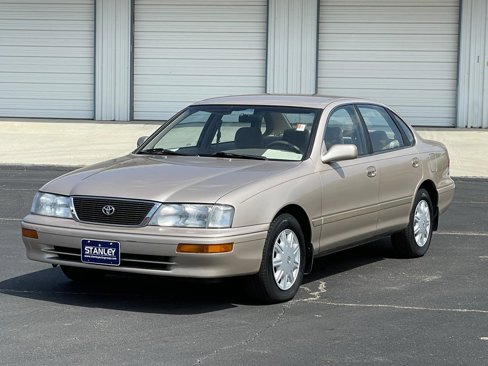 Used 1996 Toyota Avalon XL image 3