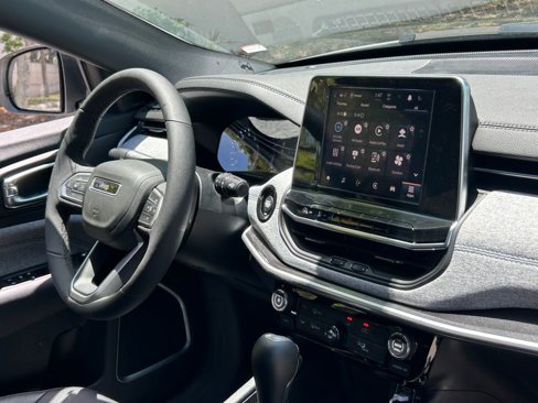 New 2025 Jeep Compass Latitude image 18