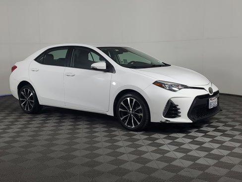 Used 2018 Toyota Corolla SE image 2