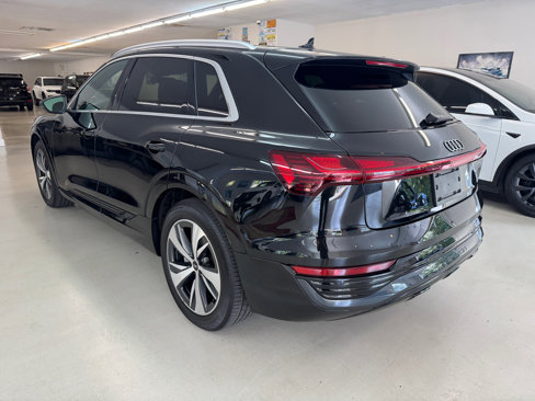Used 2024 Audi Q8 e-tron Premium image 5