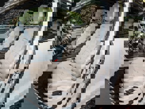 Certified 2022 Porsche Cayenne Platinum Edition image 5