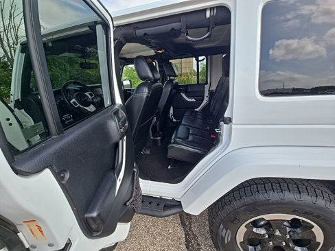 Used 2014 Jeep Wrangler Unlimited Sahara image 31
