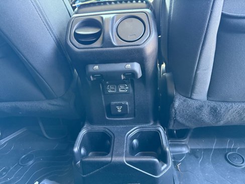 Used 2019 Jeep Wrangler Unlimited Sahara image 21
