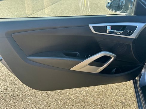 Used 2016 Hyundai Veloster image 14