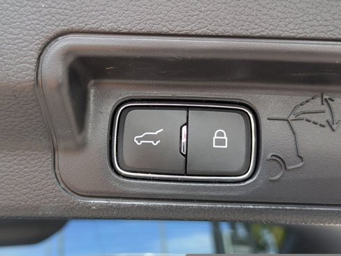 Used 2021 Ford Explorer XLT w/ Equipment Group 202A image 13