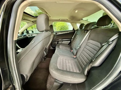 Used 2020 Ford Fusion SE image 5