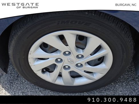 Used 2017 Hyundai Elantra SE image 13