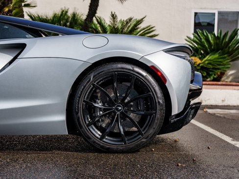Used 2023 McLaren Artura image 25