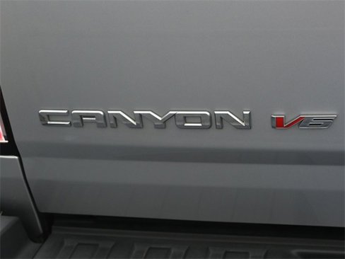 Used 2018 GMC Canyon SLE w/ SLE Convenience Package image 16