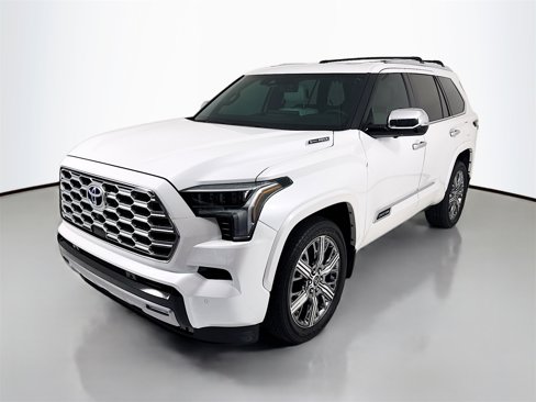 Used 2024 Toyota Sequoia Capstone image 3