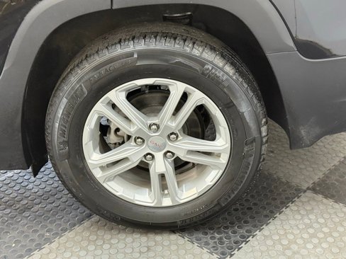 Used 2023 GMC Terrain SLE w/ Driver Convenience Package image 12