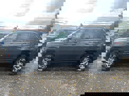 New 2025 Jeep Grand Cherokee Laredo X image 8